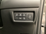 各種機能の切替スイッチは運転席パネル下に集約されています。任意で切り替え可能なため状況に合わせてお使いください。
