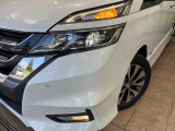 【LEDヘッドライト】悪天候や夜間走行時も良好な視界を確保し安心して運転できる高輝度LEDヘッドライトを装備!点灯速度が早く、消費電力も抑えられています。