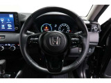 前方は視認性が良く、運転中も情報がひと目で確認できて安心。見やすさにこだわったデザインで、毎日のドライブがもっと快適に