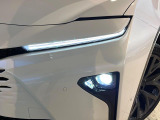 【LEDヘッドライト】悪天候や夜間走行時も良好な視界を確保し安心して運転できる高輝度LEDヘッドライトを装備!点灯速度が早く、消費電力も抑えられています。