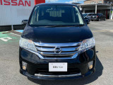 正面は印象的な日産のVモーショングリル☆