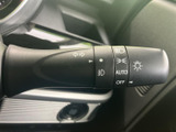 操作しやすいウインカーレバーで、スムーズな車線変更をサポート。直感的な操作性で、運転に集中できます。