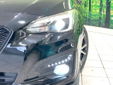 【LEDヘッドライト】悪天候や夜間走行時も良好な視界を確保し安心して運転できる高輝度LEDヘッドライトを装備!点灯速度が早く、消費電力も抑えられています。