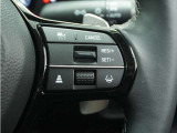 ◆アダプティブクルーズコントロール◆予め設定した車速内でクルマが自動的に加減速。前走車との適切な車間距離を維持しながら追従走行します。【LKAS】車線維持支援システムでステアリング操作を支援。