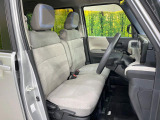 運転席シート廻りは使用感も少なく、良好な状態となっています。前オーナー様が丁寧に使っていたことがよくわかりますね。