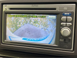 バック時の安全性を高めるバックモニターが装備されています。狭い場所での駐車や車庫入れも、より安心に行えます。視認性も良好です。