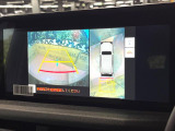 【パノラミックビューモニター】専用のカメラにより、上から見下ろしたような視点で360度クルマの周囲を確認することができます☆死角部分も確認しやすく、狭い場所での切り返しや駐車もスムーズに行えます。