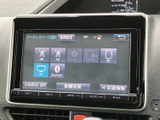 お好みの音楽をクリアな音質でお楽しみいただけます。多様なメディアに対応し、長距離ドライブも快適に過ごせるでしょう。