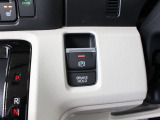 【電子パーキングブレーキ】電子制御のパーキングブレーキと、信号待ちや渋滞に便利なオートブレーキホールドを装備しております。ブレーキペダルから足を離しても自動的に停車状態を保持してくれる便利な機能です
