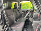 運転席シート廻りは使用感も少なく、良好な状態となっています。前オーナー様が丁寧に使っていたことがよくわかりますね。