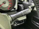 操作しやすいウインカーレバーで、安全な車線変更をサポートします。直感的な操作感で、運転中のストレスを軽減。スムーズな運転をサポートします。