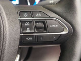 レーダークルーズコントロール(全車速追従機能)付きです。前方車両の車速に応じて追従支援してくれるので、ロングドライブも快適です。詳細は販売店スタッフまでお尋ねください。