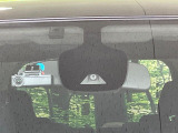 【エマージェンシーブレーキ】走行中に前方の車両等を認識し、衝突しそうな時は警報とブレーキで衝突回避と被害軽減をアシスト。より安全にドライブをお楽しみいただけます。
