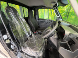 運転席シート廻りは使用感も少なく、良好な状態となっています。丁寧に使われていたことがよくわかりますね。