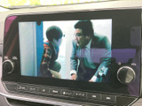停車中にテレビや動画を楽しめる機能です。休憩時間などに、リラックスした時間を過ごせます。長距離移動の際の移動時間を有効活用できるでしょう。(※走行中の視聴は法律で禁止されています)。