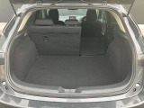 リアシートは6:4分割可倒式です。荷物の大きさに合わせてアレンジ可能です。