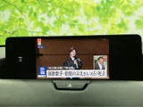 停車中にテレビや動画を楽しめる機能が搭載。長距離移動の際の休憩時間に、リラックスした時間を過ごせます。