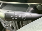 雨天時でもクリアな視界を確保できるワイパーレバーです。運転状況に合わせて、最適な設定で安全運転を。