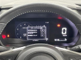 【メーターまわり】ドライバーから見やすい位置にあって安全運転に寄与します。マルチインフォメーションディスプレイでは、クルマに関する情報の確認はもちろん、各種安全機能・装備のON/OFFも設定可能。