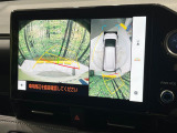 【パノラミックビューモニター】専用のカメラにより、上から見下ろしたような視点で360度クルマの周囲を確認することができます☆死角部分も確認しやすく、狭い場所での切り返しや駐車もスムーズに行えます。