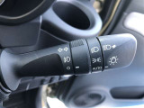 【オートライト】装備。ヘッドライト自動点灯・消灯システム/ランプオートカットシステムです。オートに設定すれば外が暗くなれば点灯、明るくなれば消灯を自動でしてくれます。