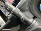 雨天時でもクリアな視界を確保。操作も簡単で、運転に集中できます。様々なモードで、状況に応じた拭き取りが可能です。