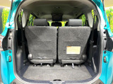 普段のお買い物や通勤、送迎等に十分な荷室スペースを確保しております。セカンドシートを倒すと、大きな荷物の積載も可能です♪