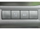 オートマチックハイビームとは、先行車や対向車のライトを認識し、ハイビームとロービームを自動で切り替える機能です。夜道の視界を確保します。詳細は販売店スタッフまでおたずねください。