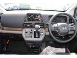 前席全体 目線も高く広い視界で安心して運転することができますね!