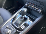 アクセルペダルを踏み込む量や速さに応じて変速パターンをし、人馬一体の運転感覚を発揮してくれる6速オートマ!