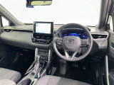 運転席まわりです。 各操作スイッチは使いやすい位置に配置されてます。