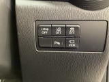 各種機能の切替スイッチは運転席パネル下に集約されています。任意で切り替え可能なため状況に合わせてお使いください。