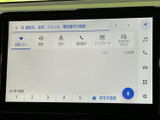 分かりやすいインターフェースで、簡単に操作できます。目的地設定や音楽再生もスムーズに行い、快適なドライブをサポートします。