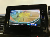 バックギアに入れると、このように後方が映し出されます!駐車の際とても安心!便利!最終確認はご自身の目と耳で必ず行ってください!