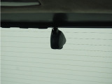 ◆リアにもドライブレコーダーを装備しております◆映像・音声などを記録する自動車用の装置です。もしもの事故の際の記録はもちろん、旅行の際の思い出としてドライブの映像を楽しむことができます。