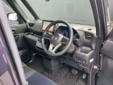 快適に運転できるドライブポジション!運転席シートリフターとシートスライドで、無理のない運転姿勢がとれます。