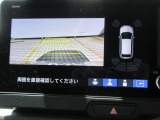 後方確認はオマカセのリアカメラ付です。雨天時や夜間のバック駐車時などで特に視界の安全確認に役立ちます。