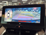 【パノラミックビューモニター】専用のカメラにより、上から見下ろしたような視点で360度クルマの周囲を確認することができます☆死角部分も確認しやすく、狭い場所での切り返しや駐車もスムーズに行えます。