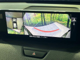 【360&deg;ビューモニター】専用のカメラにより、上から見下ろしたような視点で360度クルマの周囲を確認することができます☆死角部分も確認しやすく、狭い場所での切り返しや駐車もスムーズに行えます。