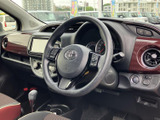 運転席からの視界は広く、操作性も抜群。快適なドライビングポジションで、長距離運転でも疲れにくい工夫が施されています。使いやすい空間設計です。