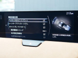 こちらのお車には先進安全装備が多数搭載されています。衝突被害を回避あるいは軽減するためのブレーキや、後方死角からの接近警報、車線逸脱を防止する警報装置など、詳しくはスタッフまでお尋ねください。