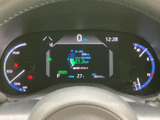 視認性の高いメーター類は、運転に必要な情報を的確に伝えます。運転に集中できる、洗練されたデザインです。