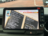 停車中には、地上デジタル放送を楽しめます。長距離移動の休憩時間や、待ち時間などに役立ちます。エンターテイメント機能で快適な時間を過ごせます。