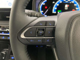 運転中、オーディオの操作をしてて、ハッとしたことはありませんか?ステアリングスイッチは、運転中でもハンドルでオーディオの操作が可能です。安全なドライブをサポートします。
