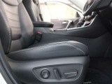 パワーシート搭載。微妙な調整が手軽にでき、ピッタリなポジションで運転することが可能です。