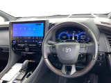 運転席まわりです。 各操作スイッチは使いやすい位置に配置されてます。