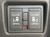 【両側パワースライドドア】スマートキーや運転席のスイッチで後席両側スライドドアの開閉が可能♪電動だから力を入れてドアを開ける必要が無く、小さなお子様でも簡単に開け閉めでき快適です♪