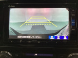 バックでの車庫入れも安心です! リアカメラが付いているバックモニター付のナビを装備しております。操作線もついており距離感も画面から確認できます。