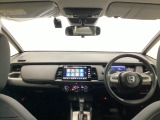 フロントガラスが大きく、ワイドな視界で運転もしやすくなるように設定されています。