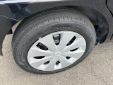 タイヤ残り溝が1.6mmになる目安として「スリップサイン」が設けられています。この車はまだまだ残っておりますので、安心してお乗り頂けます!